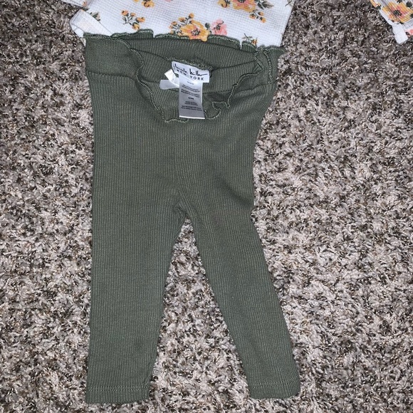 Bundle of 3 baby girl 2 piece outfits! Total of 6 items in sizes 6, 9 and 6-9mo! - Picture 6 of 6